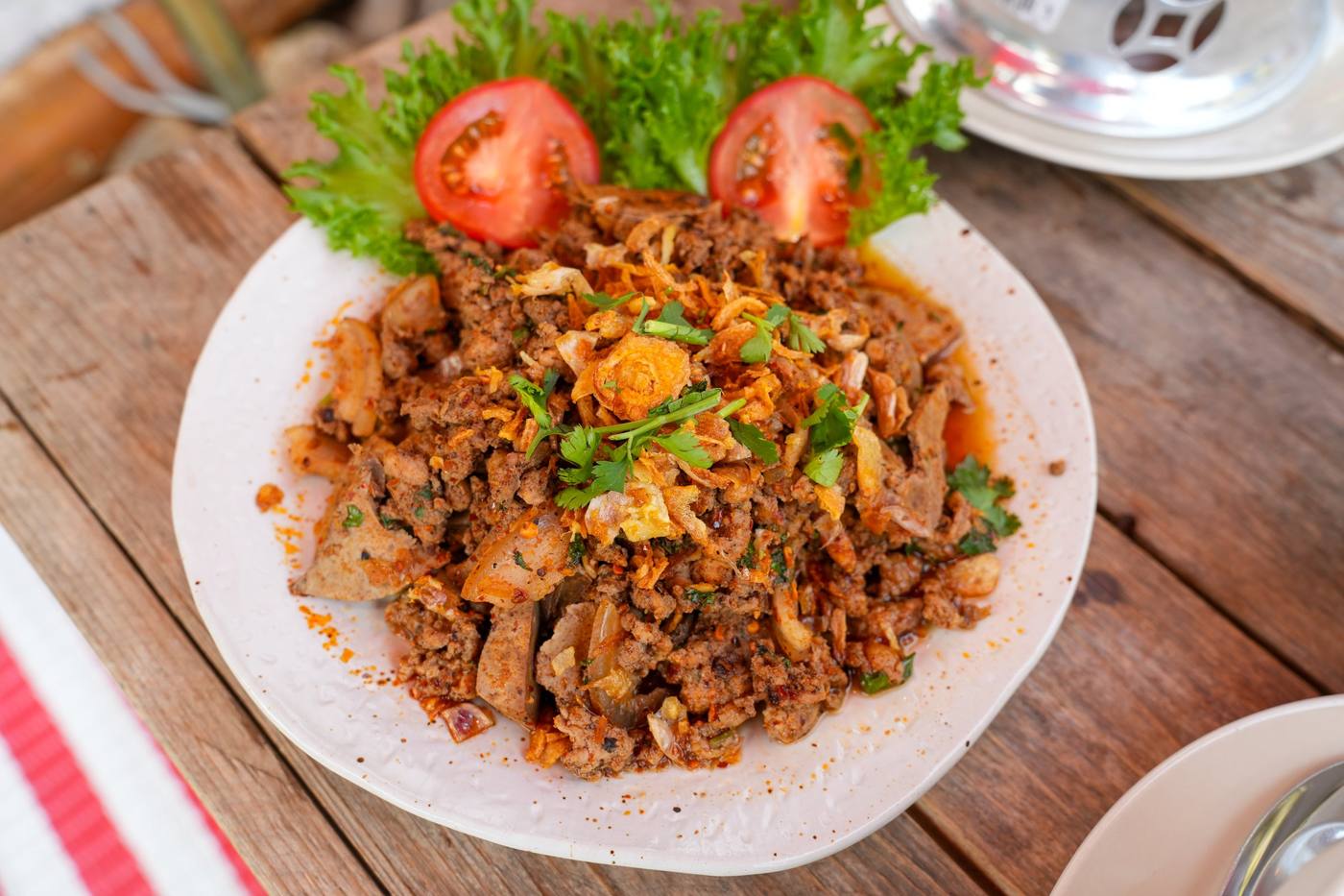 ลาบหมูคั่ว อาหารเหนือ ร้านอาหารแม่ริม